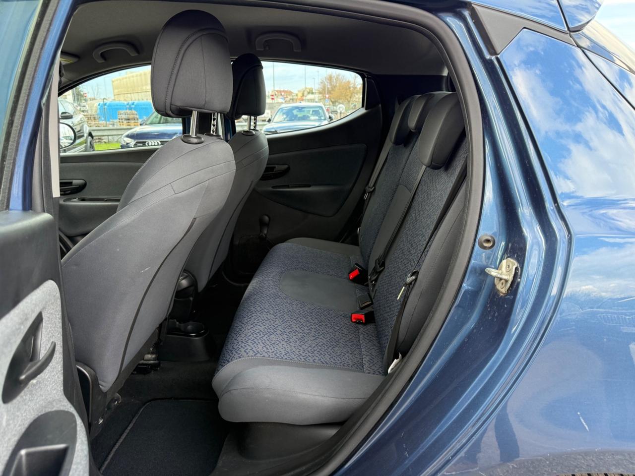 Lancia Ypsilon 1.0 FireFly 5 porte S&S Hybrid Ecochic Silver