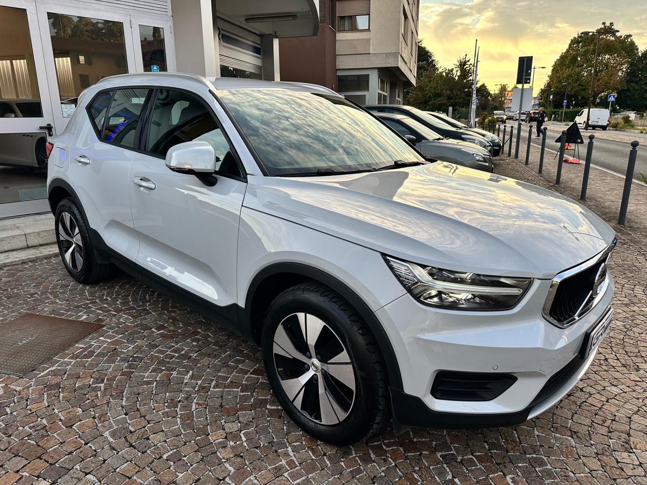 Volvo XC40 T3 Geartronic Momentum Core -km Certificati
