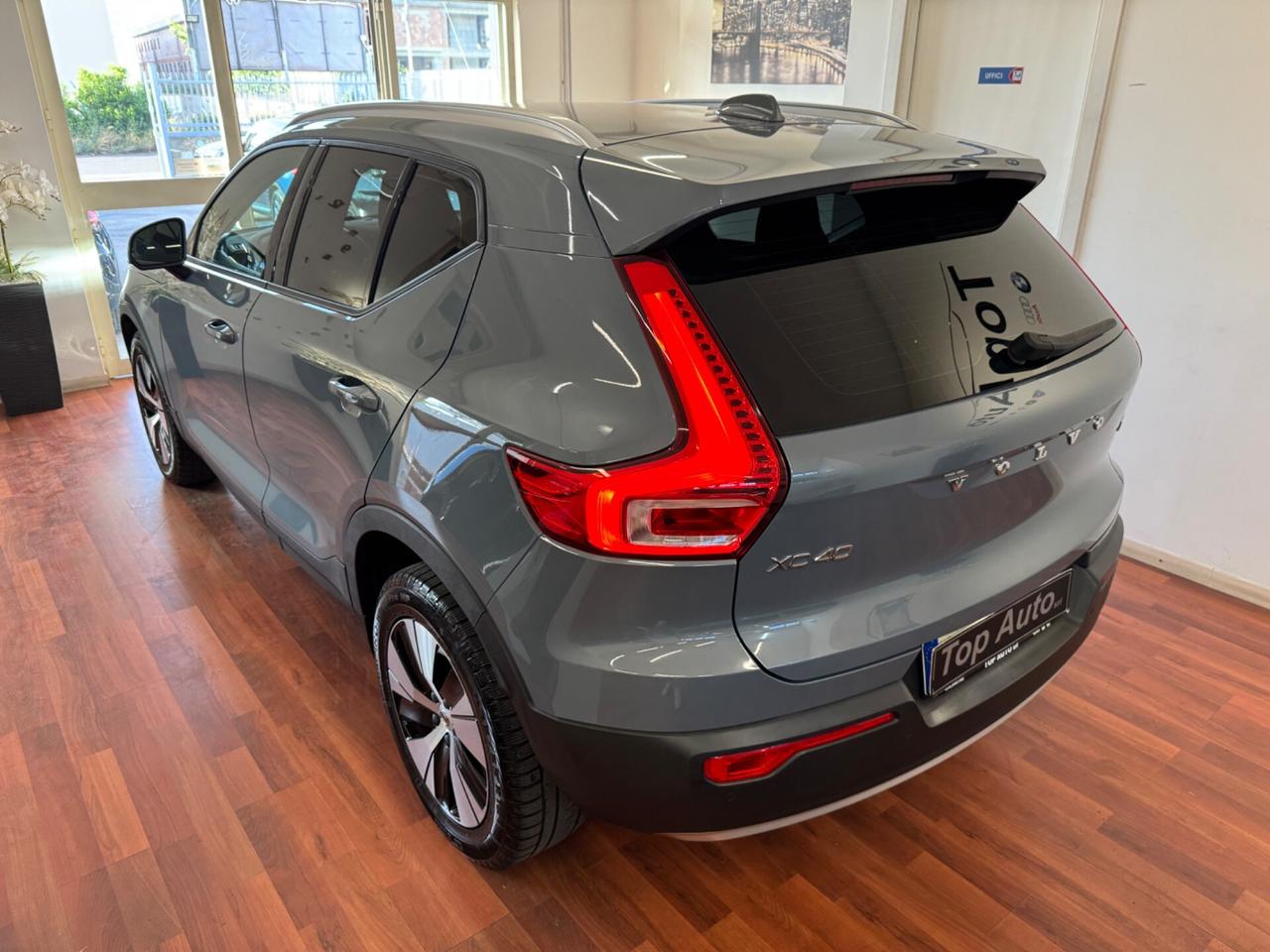 VOLVO XC 40 D3 GEARTRONIC MOMENTUM PRO - MY21