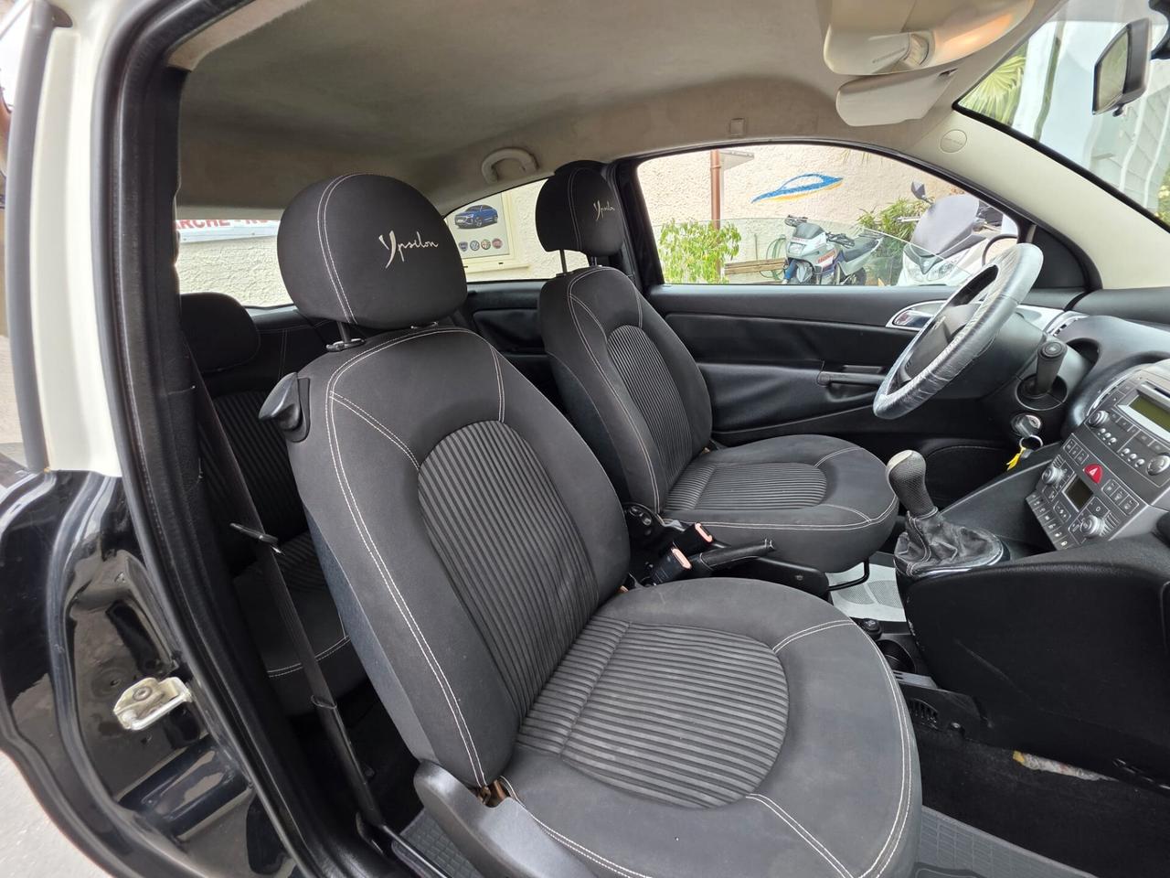 Lancia Ypsilon 1.3 MJT 105 CV Sport MomoDesign