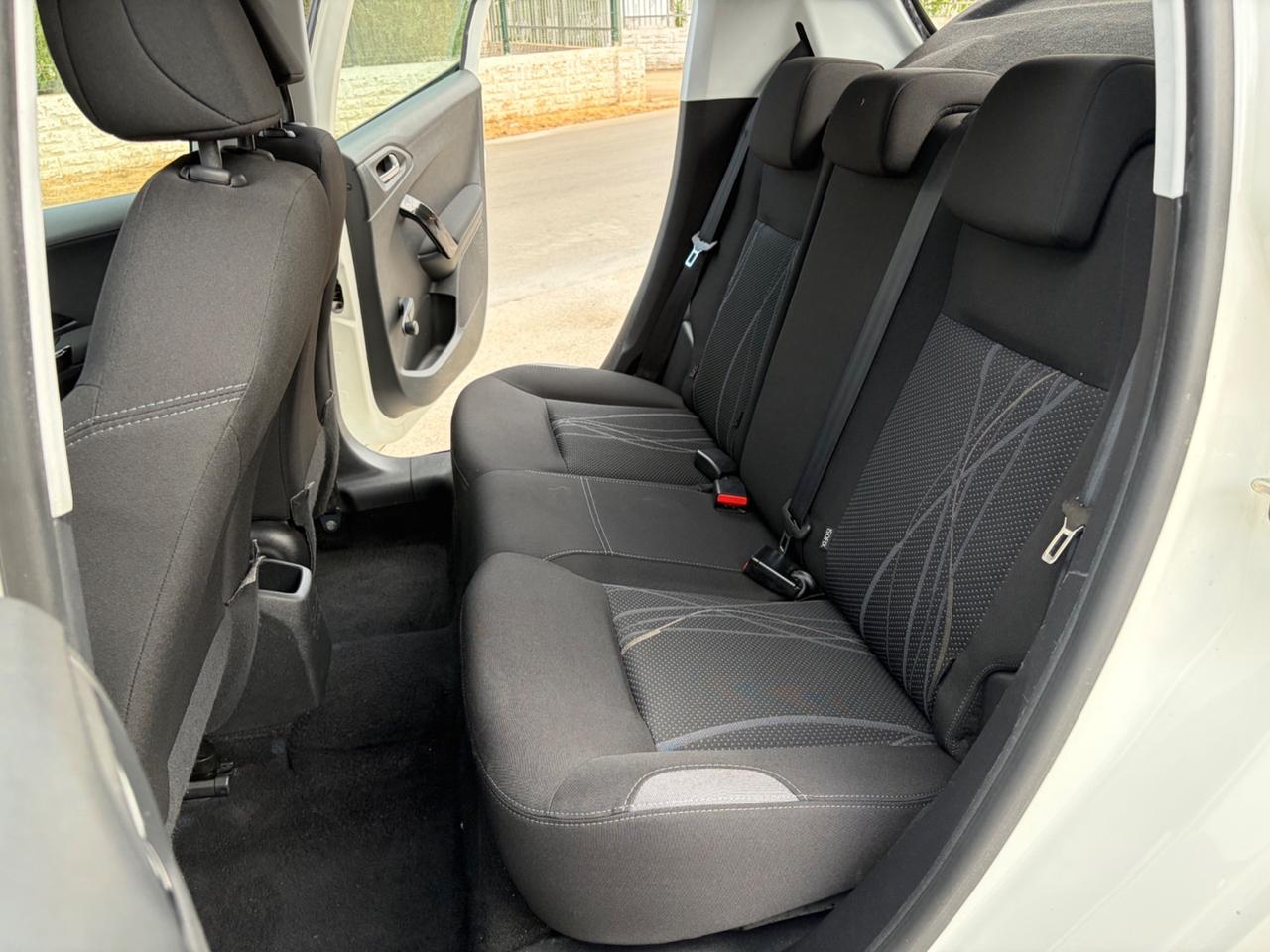 Peugeot 208 1.2 benzina 2014