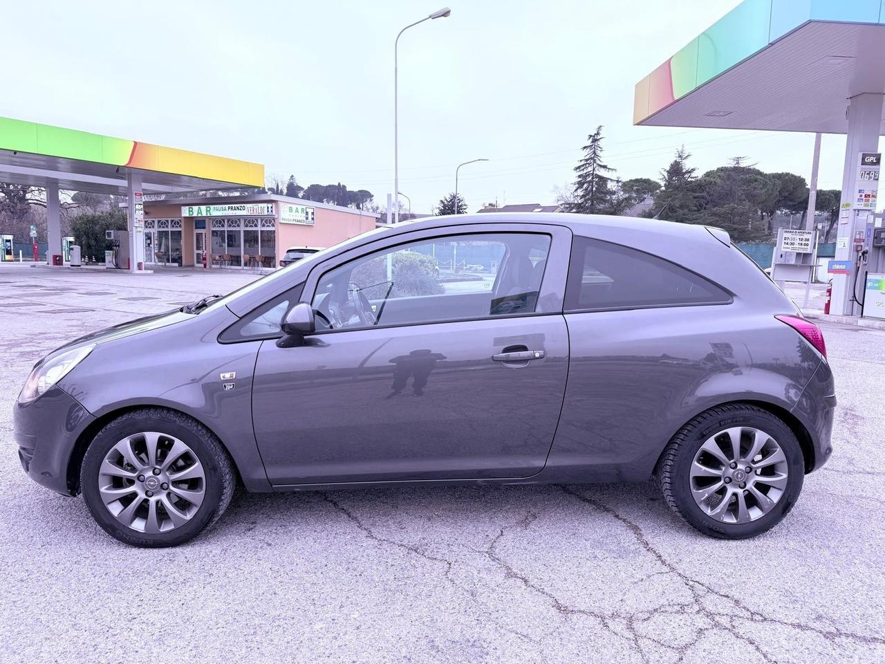 Opel Corsa 1.2 3 porte Club Ok neopatentati