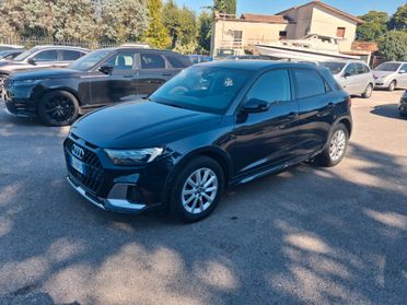 Audi A1 citycarver 30 TFSI Identity Contrast