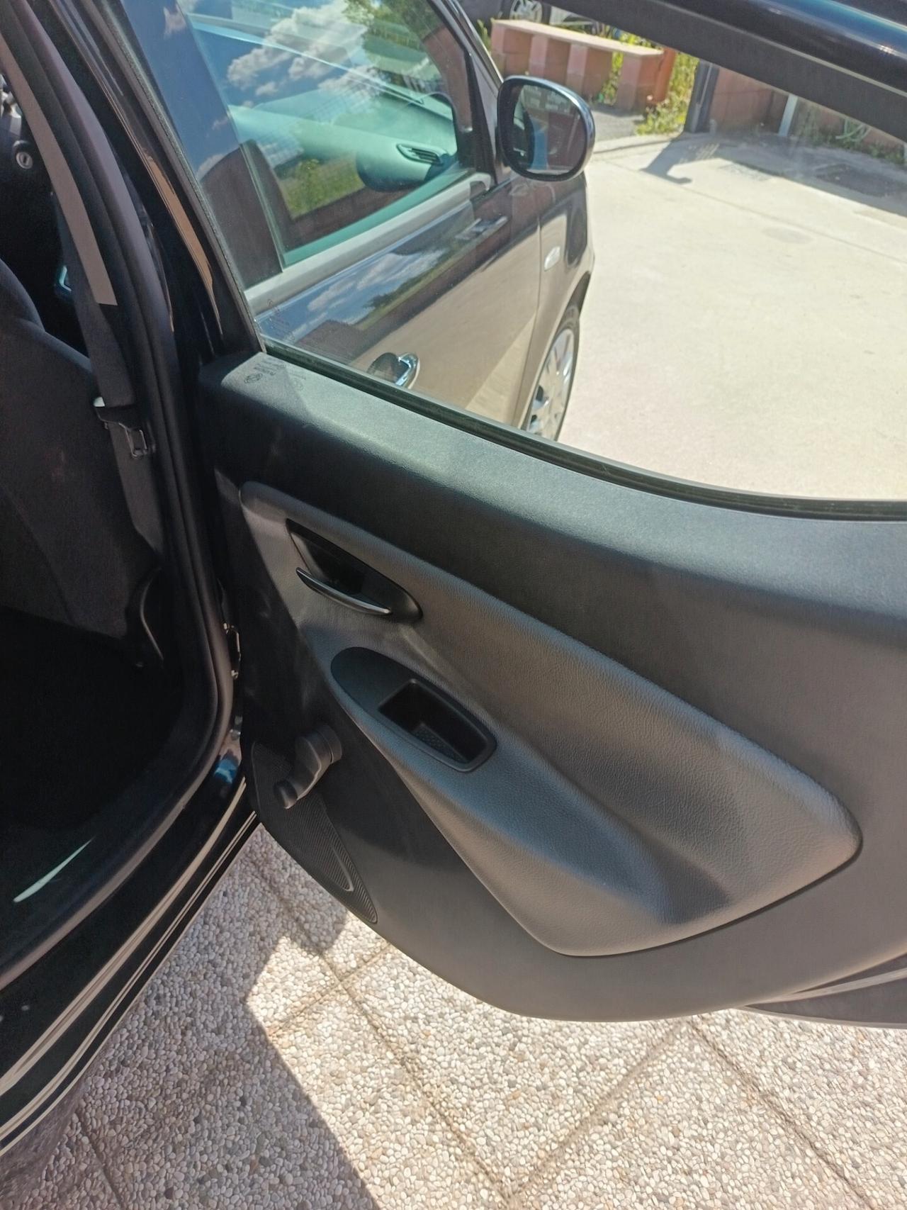 Lancia Ypsilon 1.2 69 CV 5 porte Gold