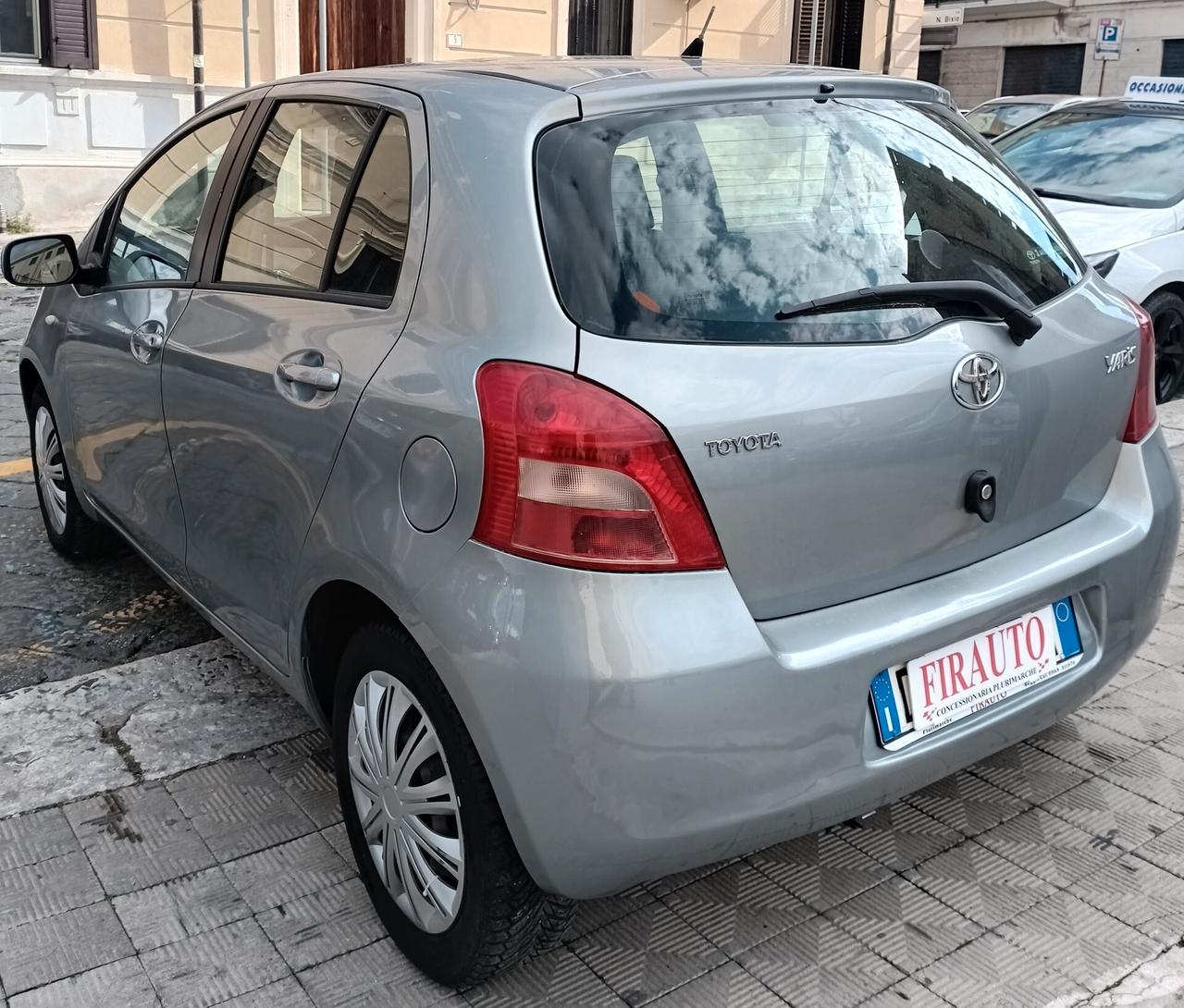 Toyota Yaris 1.0 5 porte