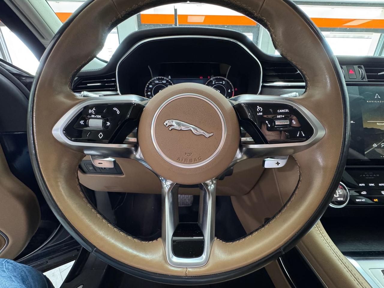 Jaguar F-Pace S D 200 MHEV -- PRESTIGE