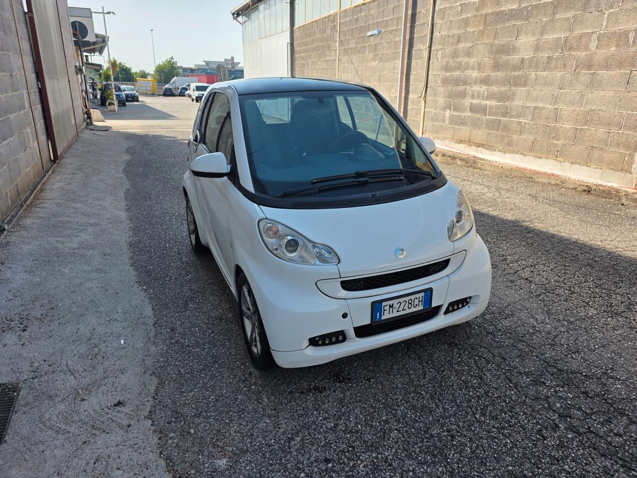Smart ForTwo 1000 52 kW MHD coupé pure