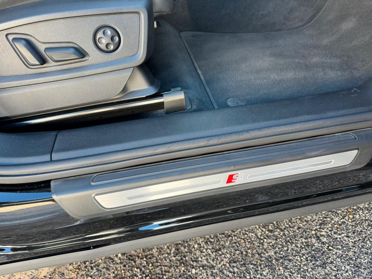 Audi Q5 TDi 150 kW mHEV+ S tronic quattro Launch edition line