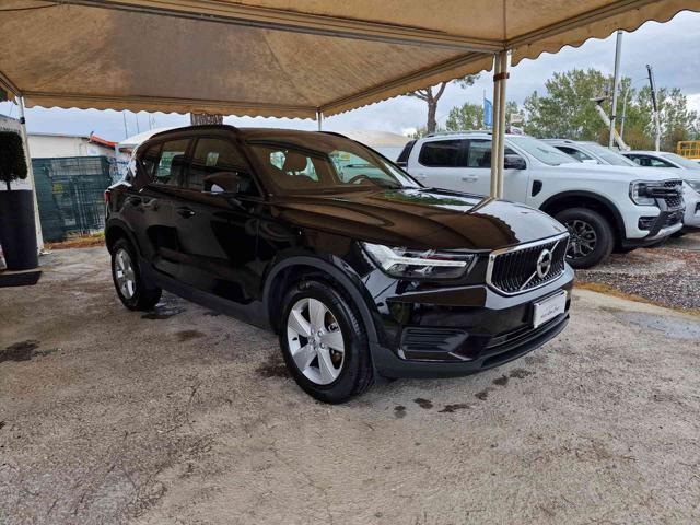 VOLVO XC40 T2 Momentum Core