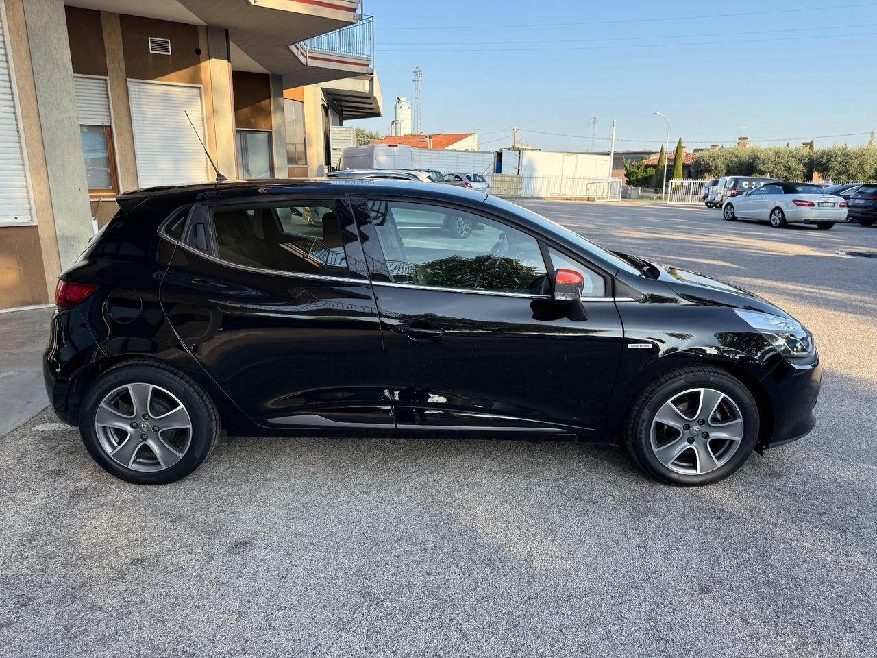 Renault Clio 1.2 75CV 5 porte - Neopatentati