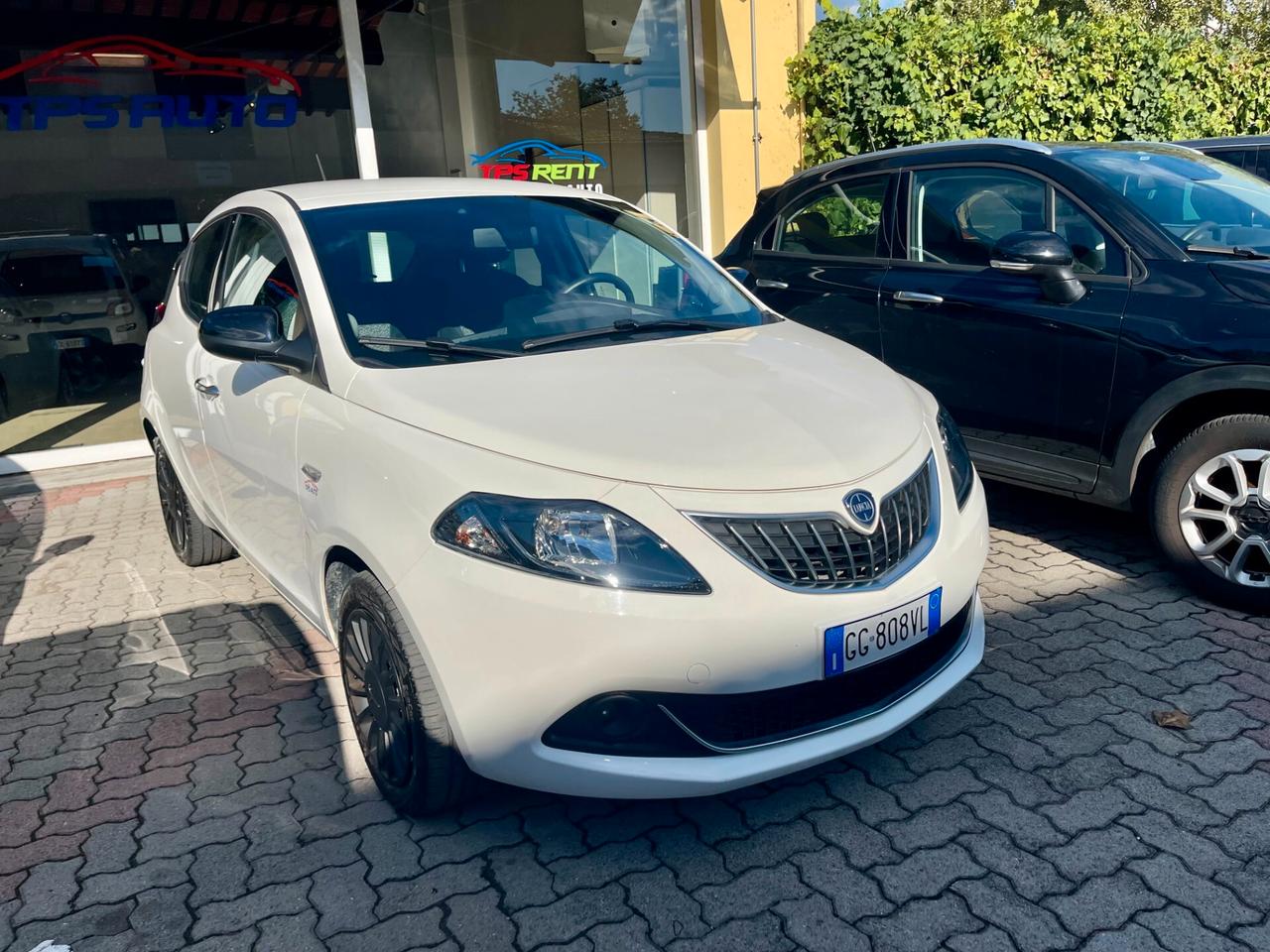 Lancia Ypsilon 1.0 FireFly 5 porte S&S Hybrid Silver