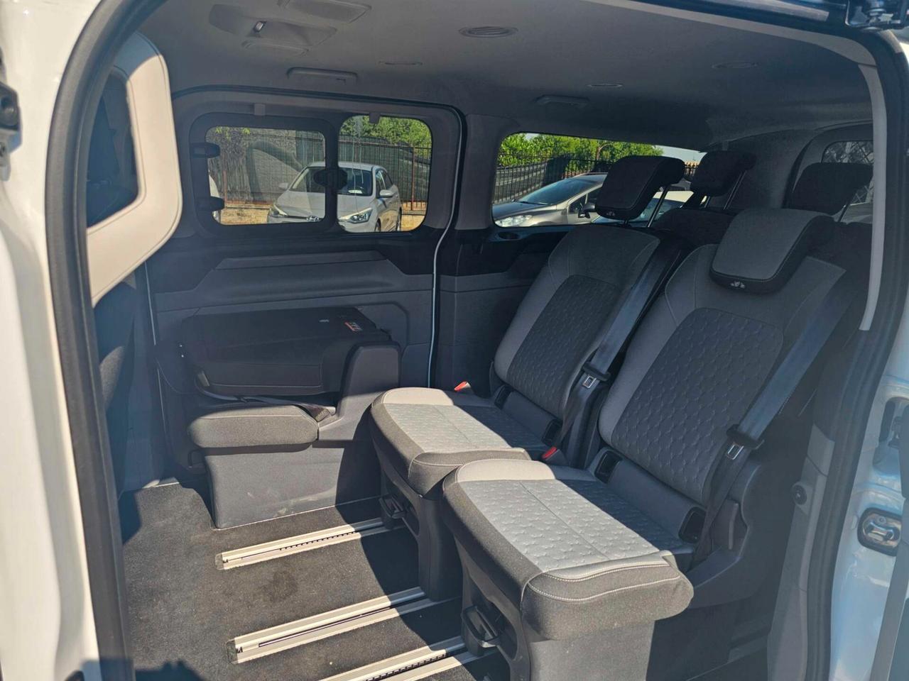 Ford Tourneo Courier custom titanium