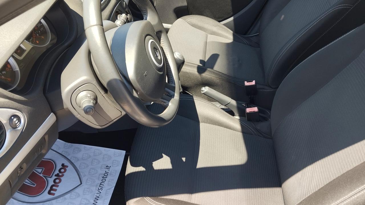RENAULT CLIO 1.5 DCI- NAVI 2012
