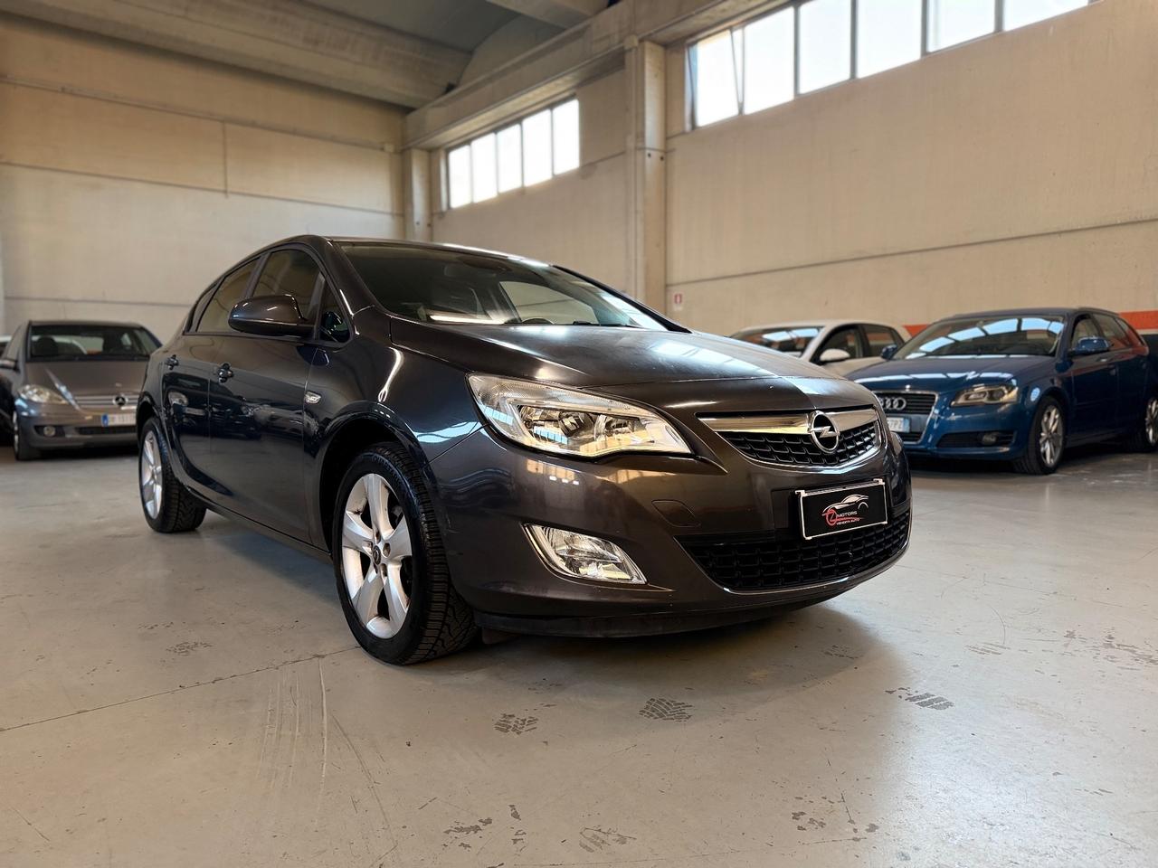 Opel Astra 1.4 100CV 5 porte Cosmo NEOPATENTATI