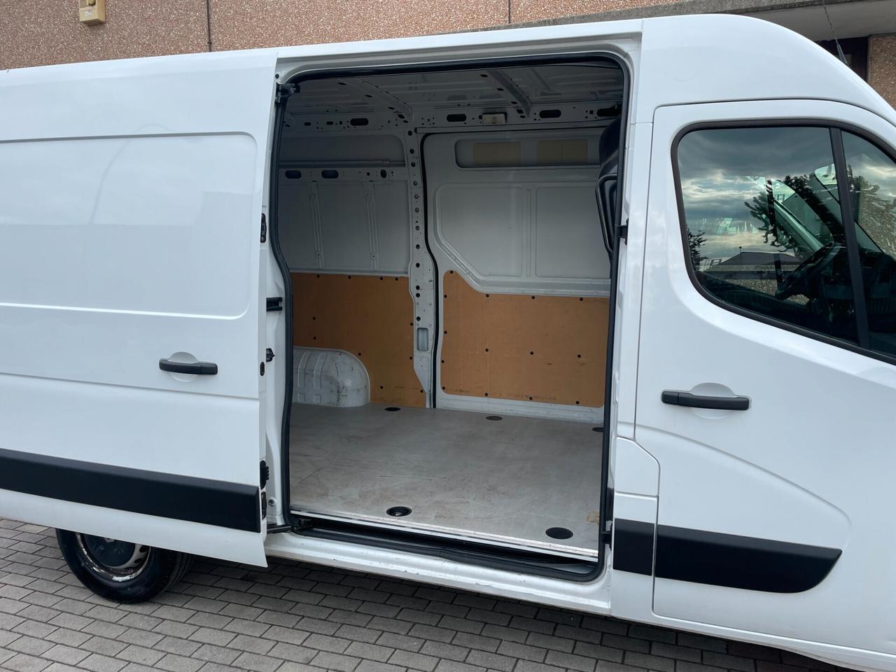 RENAULT MASTER L2H2 Doppia porta laterale