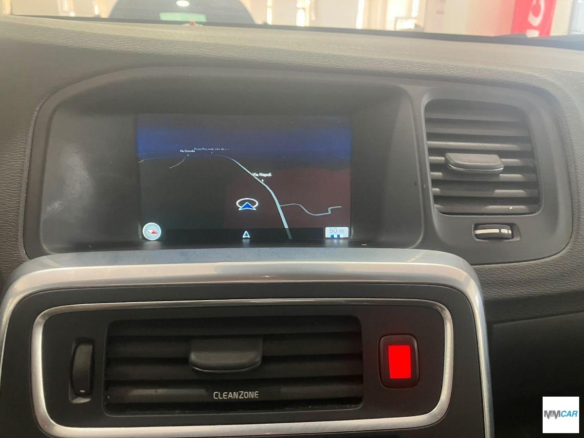 VOLVO - V60 - Cross Country D3 Geartronic Kinetic