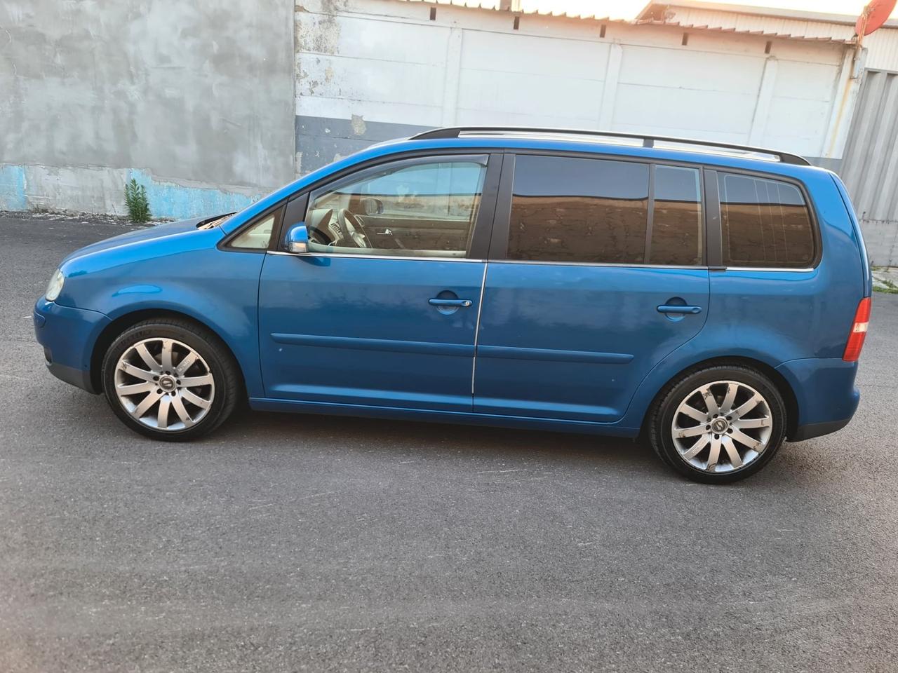 Volkswagen Touran 1.6 Conceptline