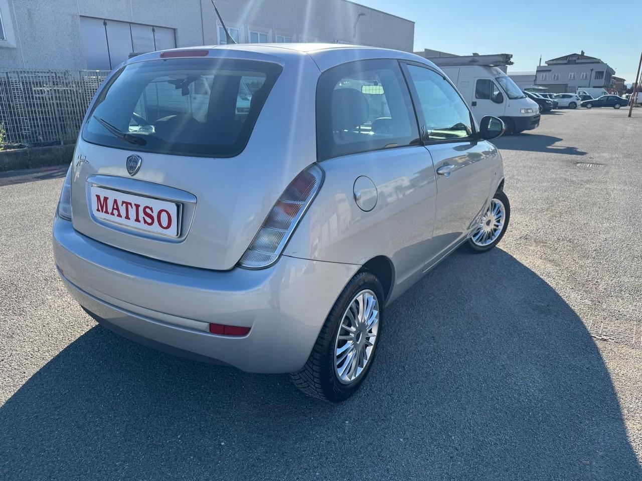 Lancia Ypsilon 1.2 benzina Versus. km 122.000
