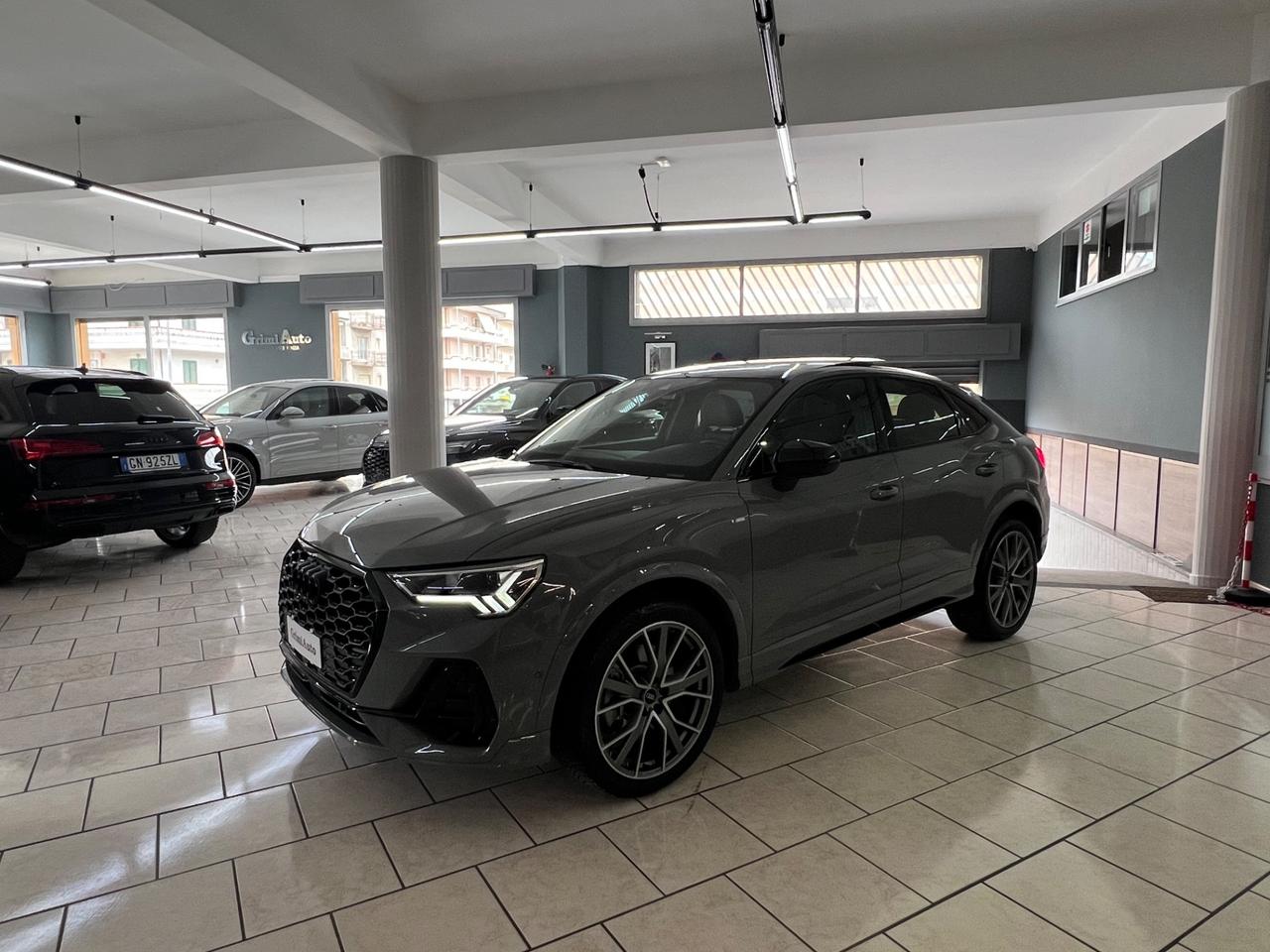 Audi Q3 SPB 40 TDI quattro S tronic Identity Black