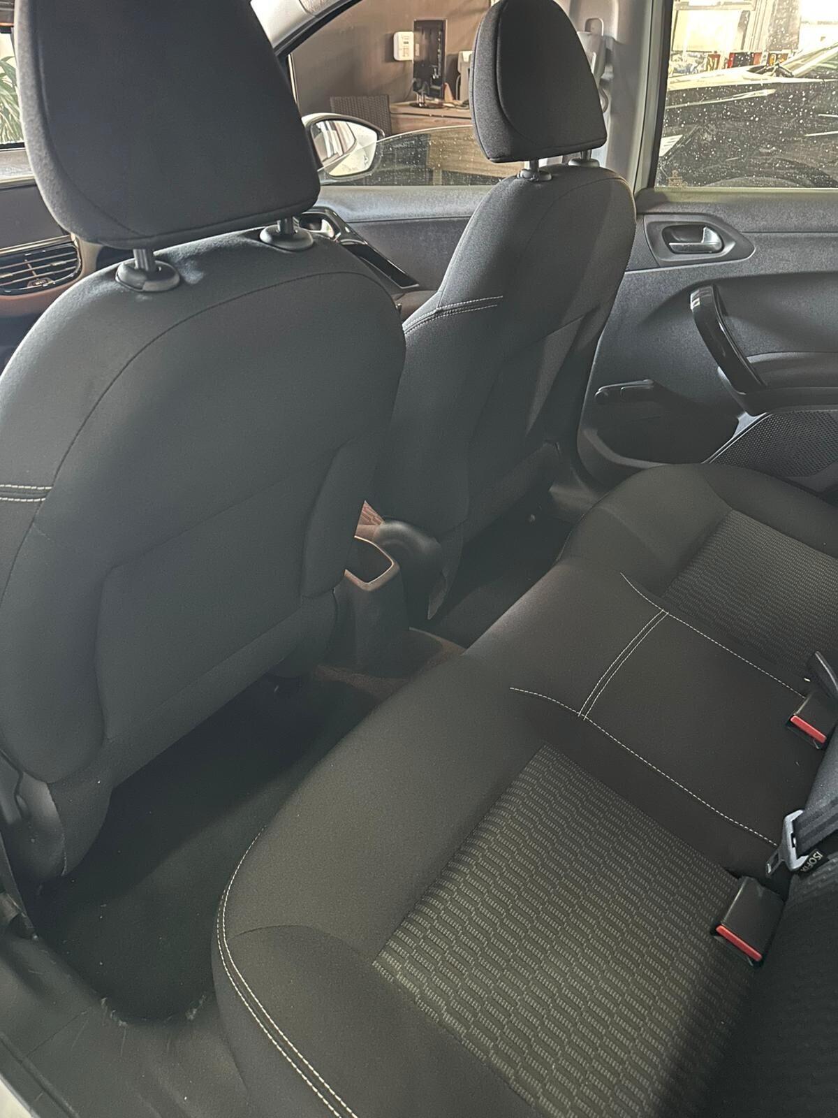 Peugeot 208 BlueHDi 75 5 porte Allure