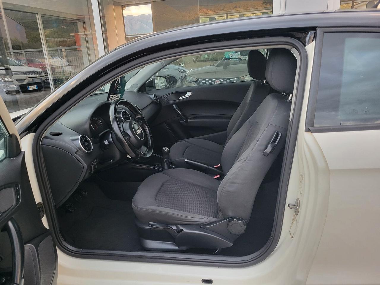AUDI A1 1.6 TDI 105 CV *** TETTO NERO *** Coupè OK NEO-PATENTATI