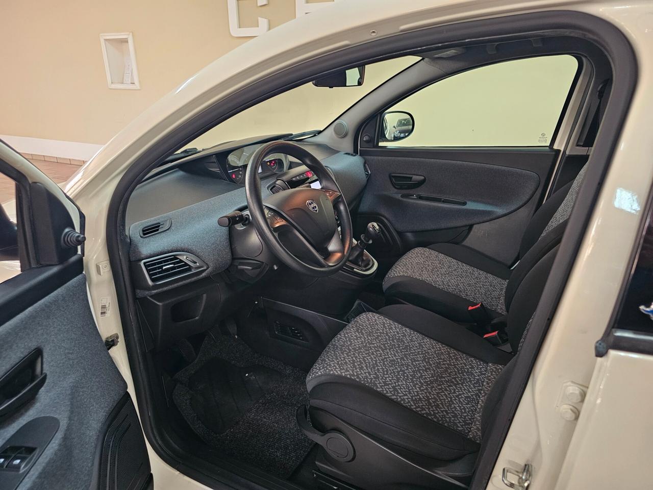 Lancia Ypsilon 1.2 69 CV 5 porte Gold