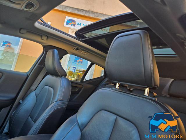 VOLVO XC40 D4 AWD Geartronic Momentum