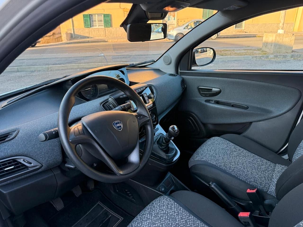 Lancia Ypsilon 1.0 FireFly 5 porte S&S Hybrid Gold Plus