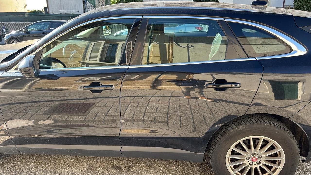 Jaguar F-Pace 2.0 D 180 CV AWD aut. Prestige