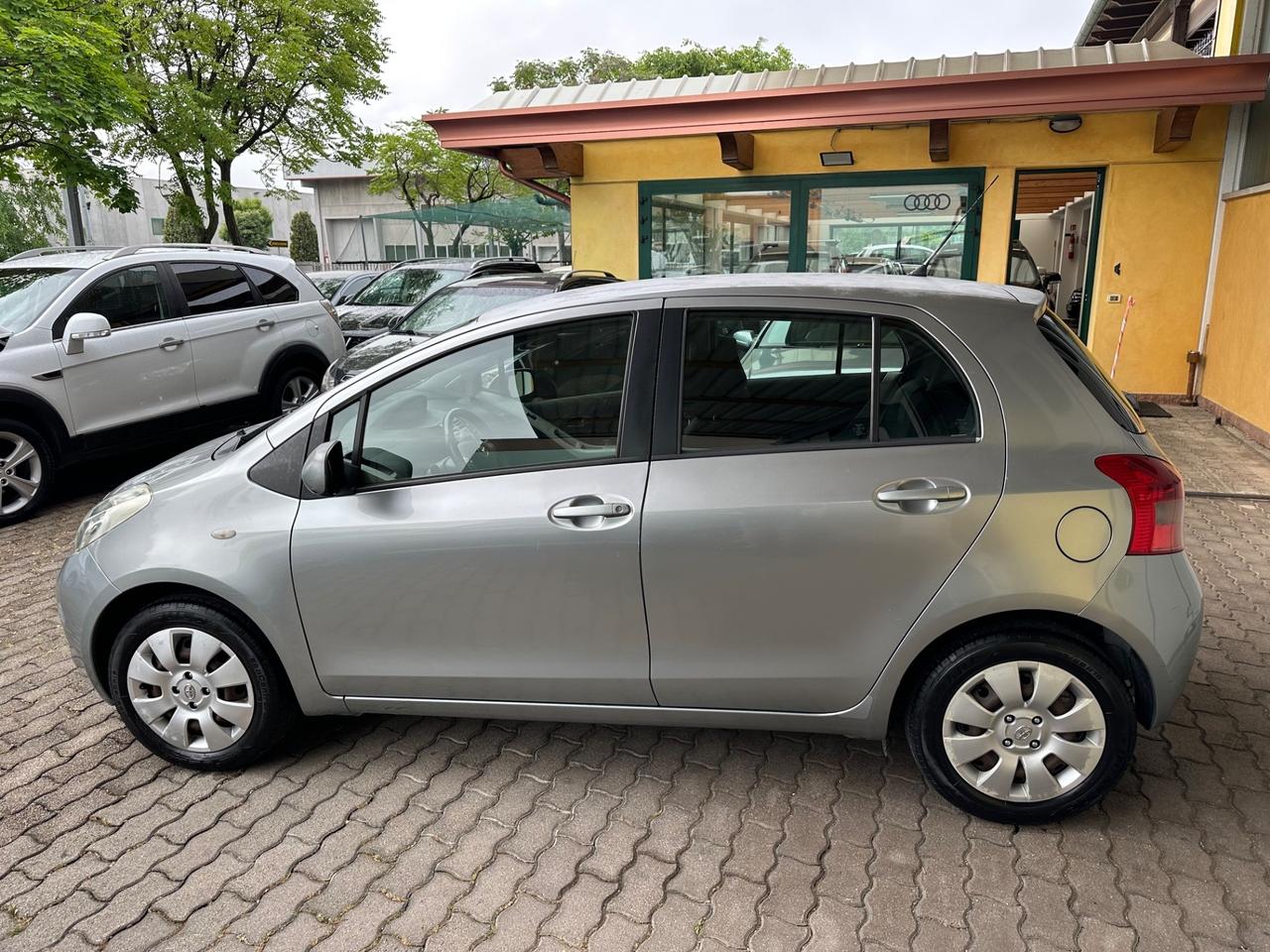 Toyota Yaris 1.0 5 porte