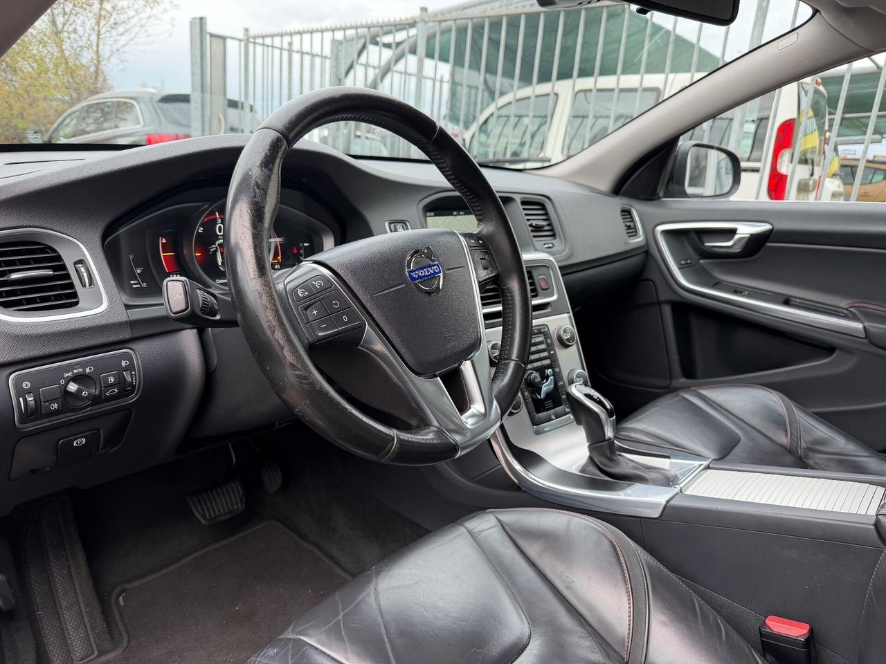 Volvo V60 2.0D 150 cv R-design Automatica