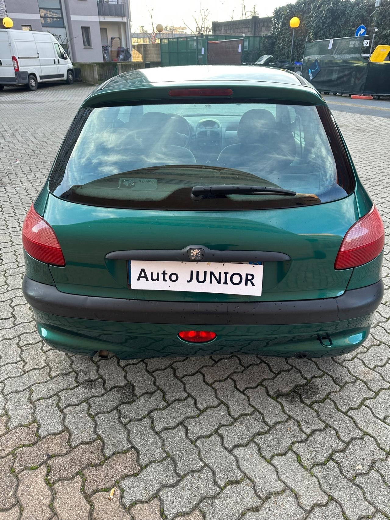 Peugeot 206 1.1 3p. XR