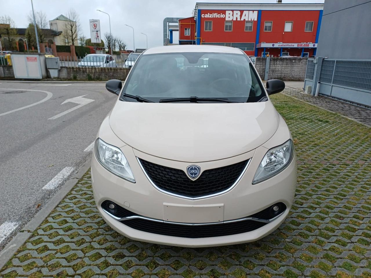 Lancia Ypsilon 1.2 69 CV 5 porte GPL Ecochic Silver