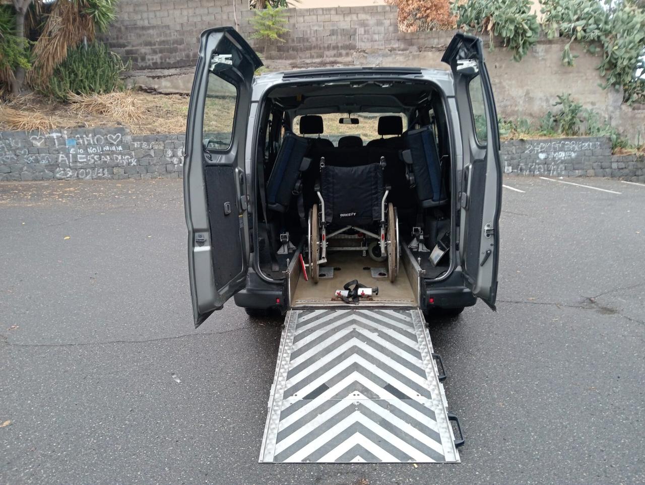 Nissan NV200 Pianale ribassato con rampa disabili in carrozzina