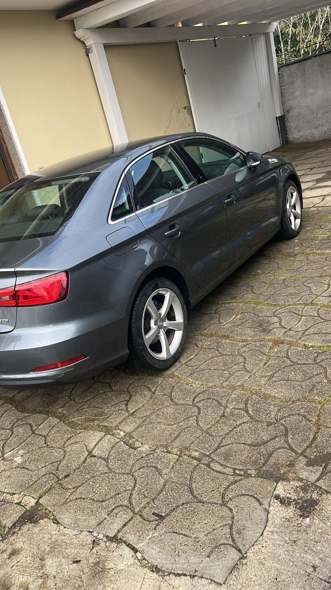 Audi A3 Sedan 1.6 TDI clean diesel Ambition