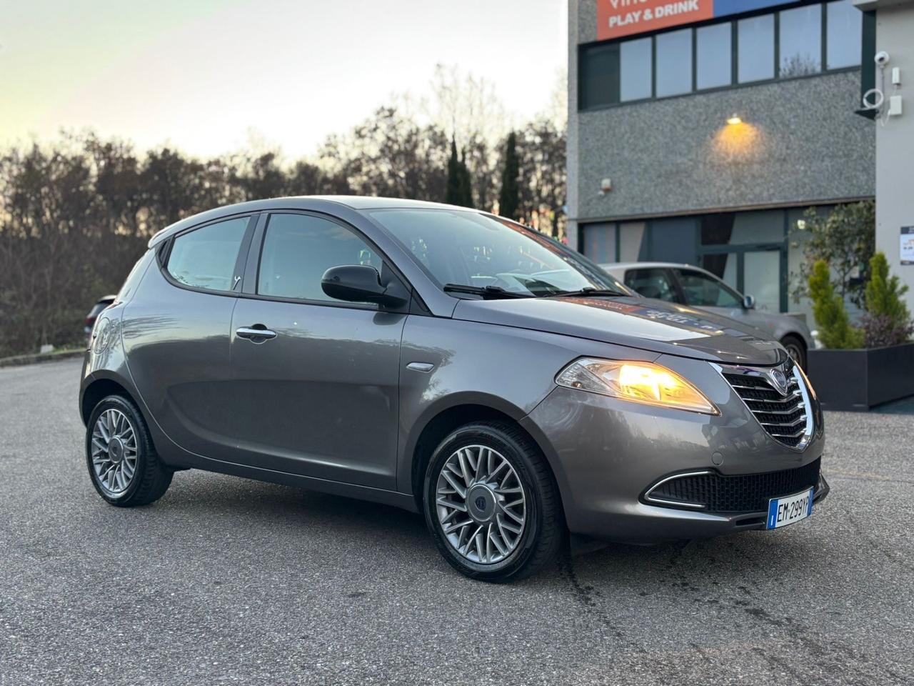 Lancia Ypsilon 1.2 69 CV 5 porte S&S Platinum