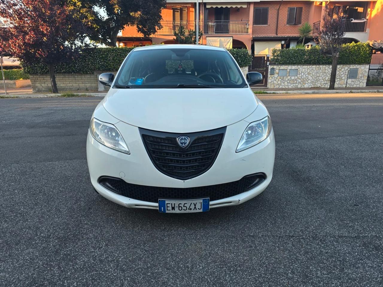 Lancia Ypsilon 1.2 69 CV 5 porte GPL Ecochic Silver