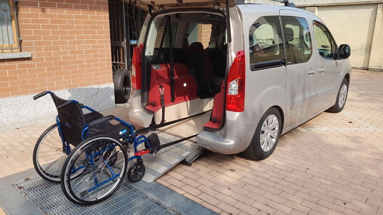Berlingo trasporto disabili pedana elettrica Rolfi benzina