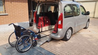 Berlingo trasporto disabili pedana elettrica Rolfi benzina