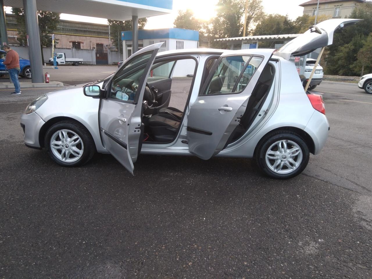 Renault Clio 1.2 16V 75cv 5 porte Luxe x neopatentati