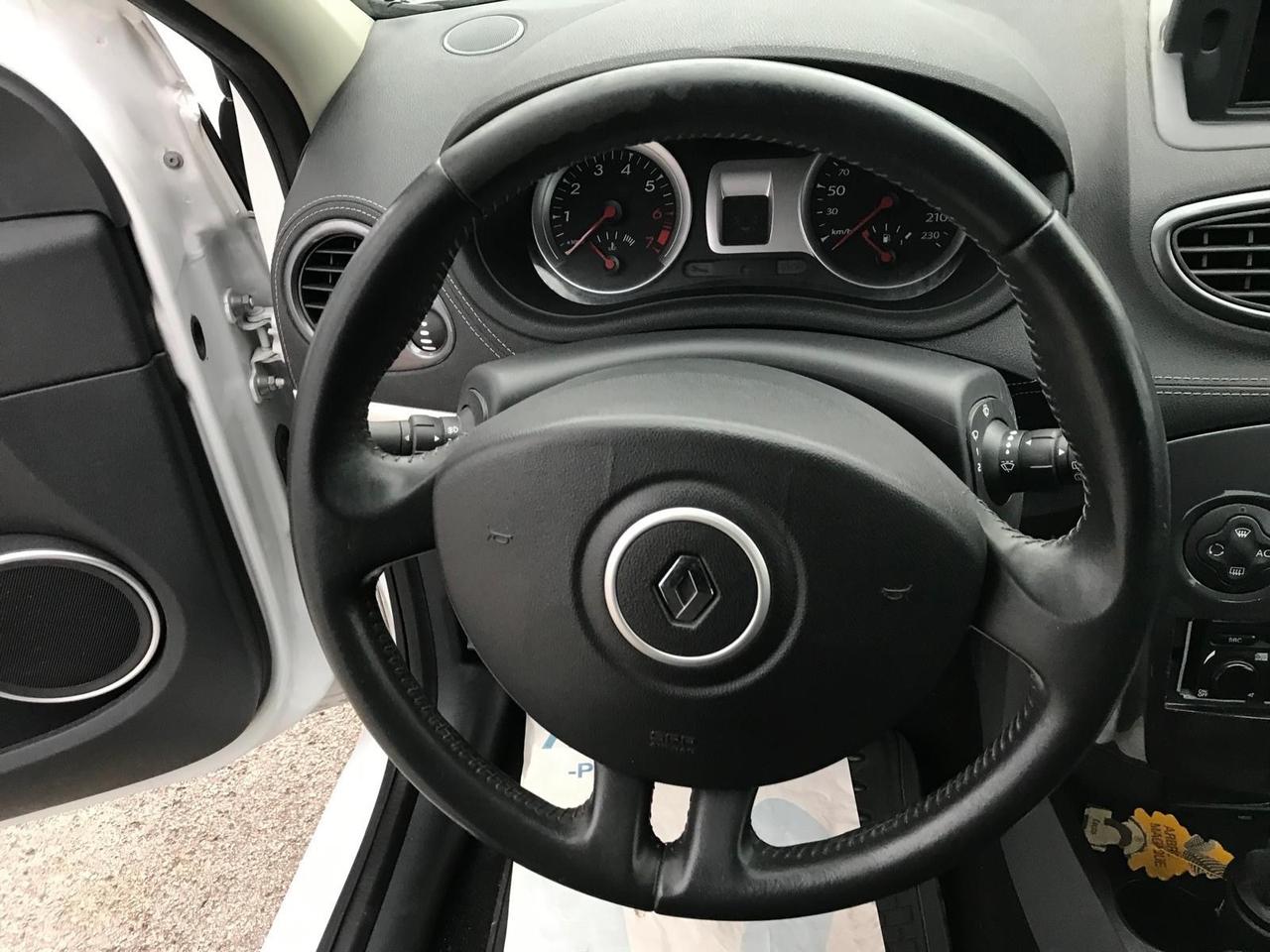 Renault Clio 1.2 16V 3 porte Live! Auto pari al nuovo