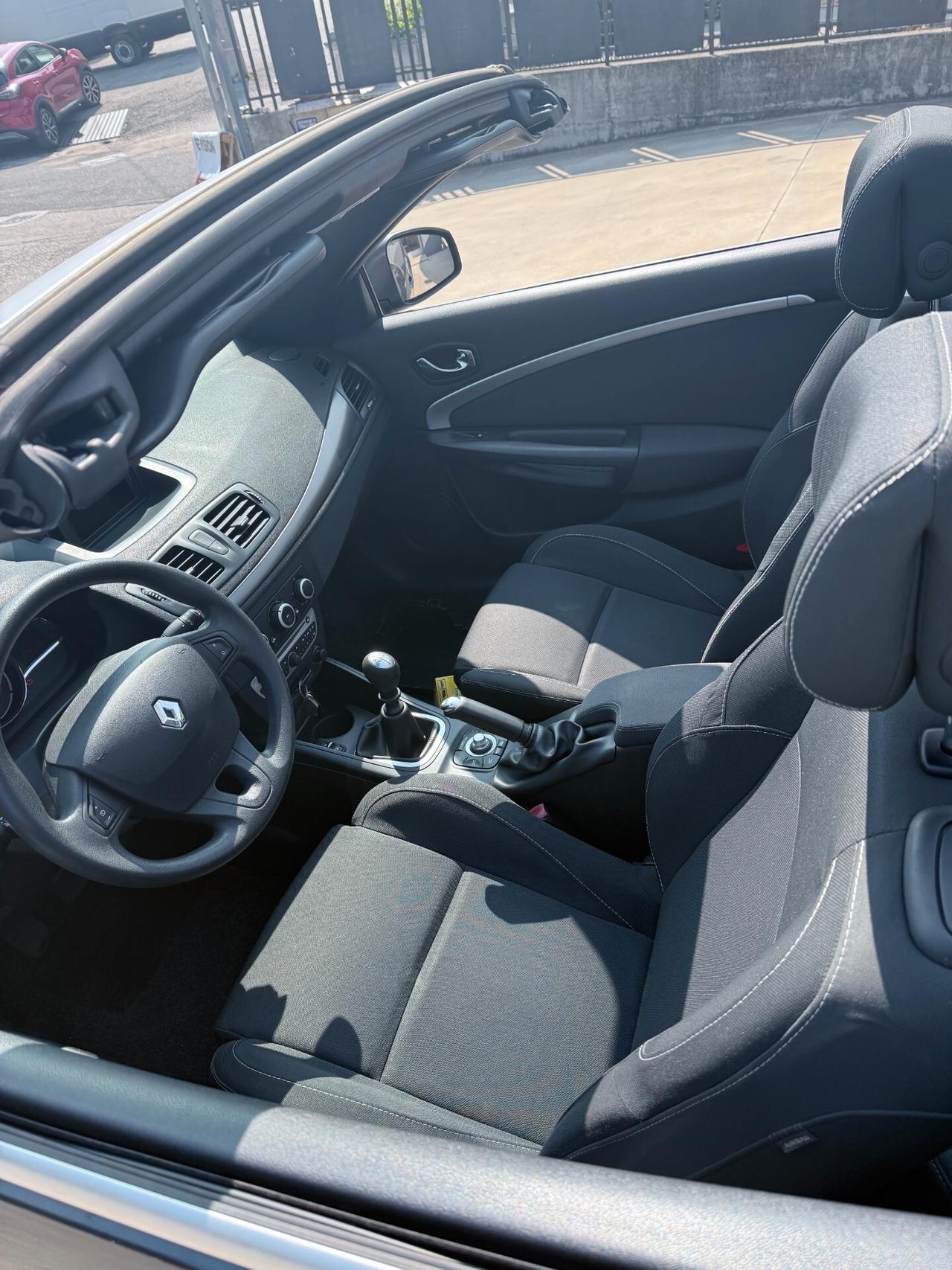 Renault Megane Mégane C-C 1.5 dCi 110CV Wave Edition