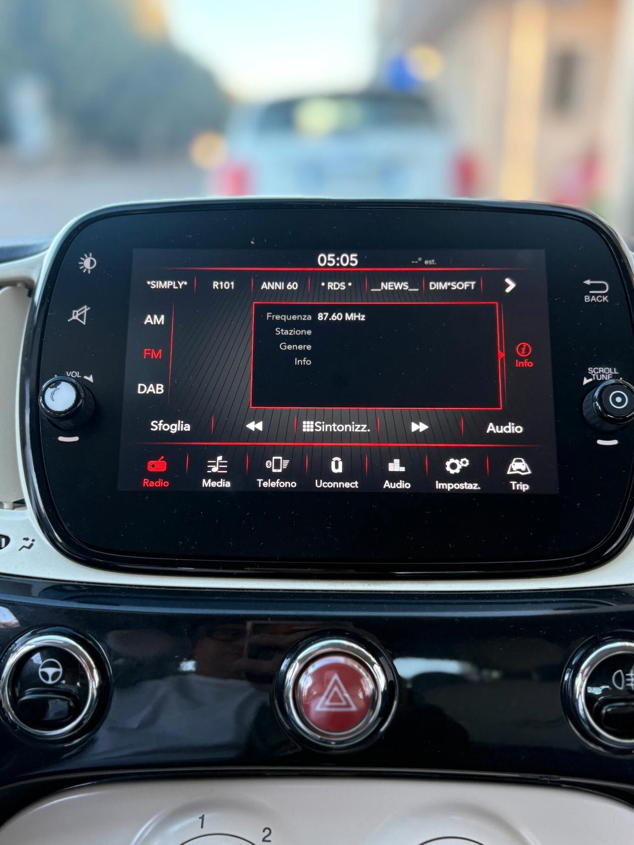 Fiat 500 1.0 hybrid Dolcevita 70cv adatta per NEO PATENTATI,CON BLOCK SHAFT,U-CONNECT,ANDROID AUTO,SCHERMO TO