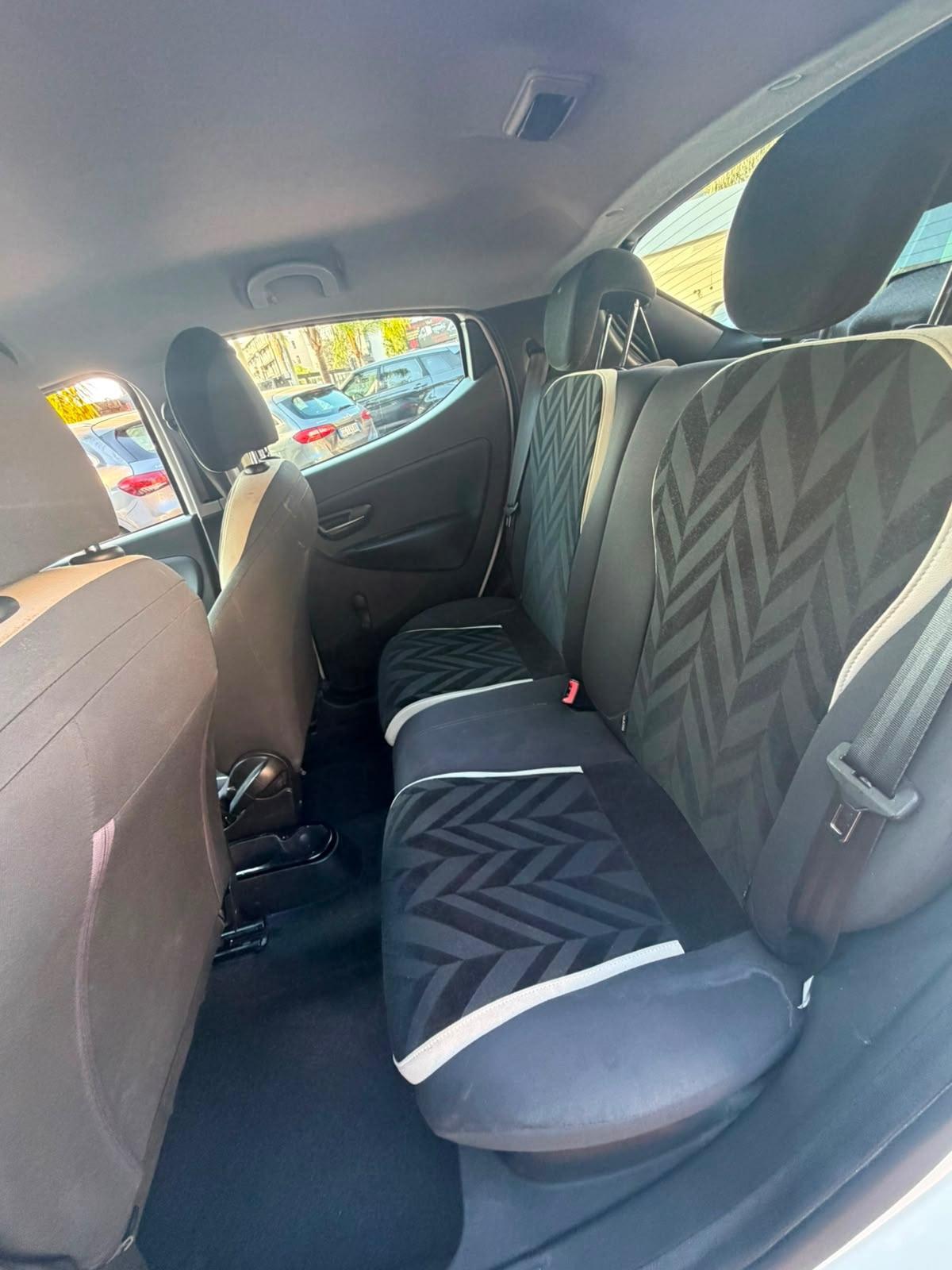 Lancia Ypsilon 1.2 69 CV 5 porte Platinum PREZZO 6990