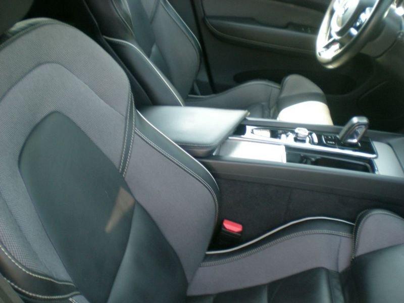 Volvo XC60 2.0 b4 R-design awd auto my20