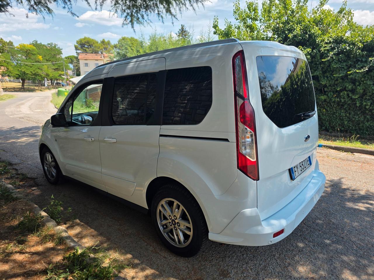 Ford Tourneo Connect 1.5 TDCi 120 CV aut. Titanium "IVA COMPRESA "