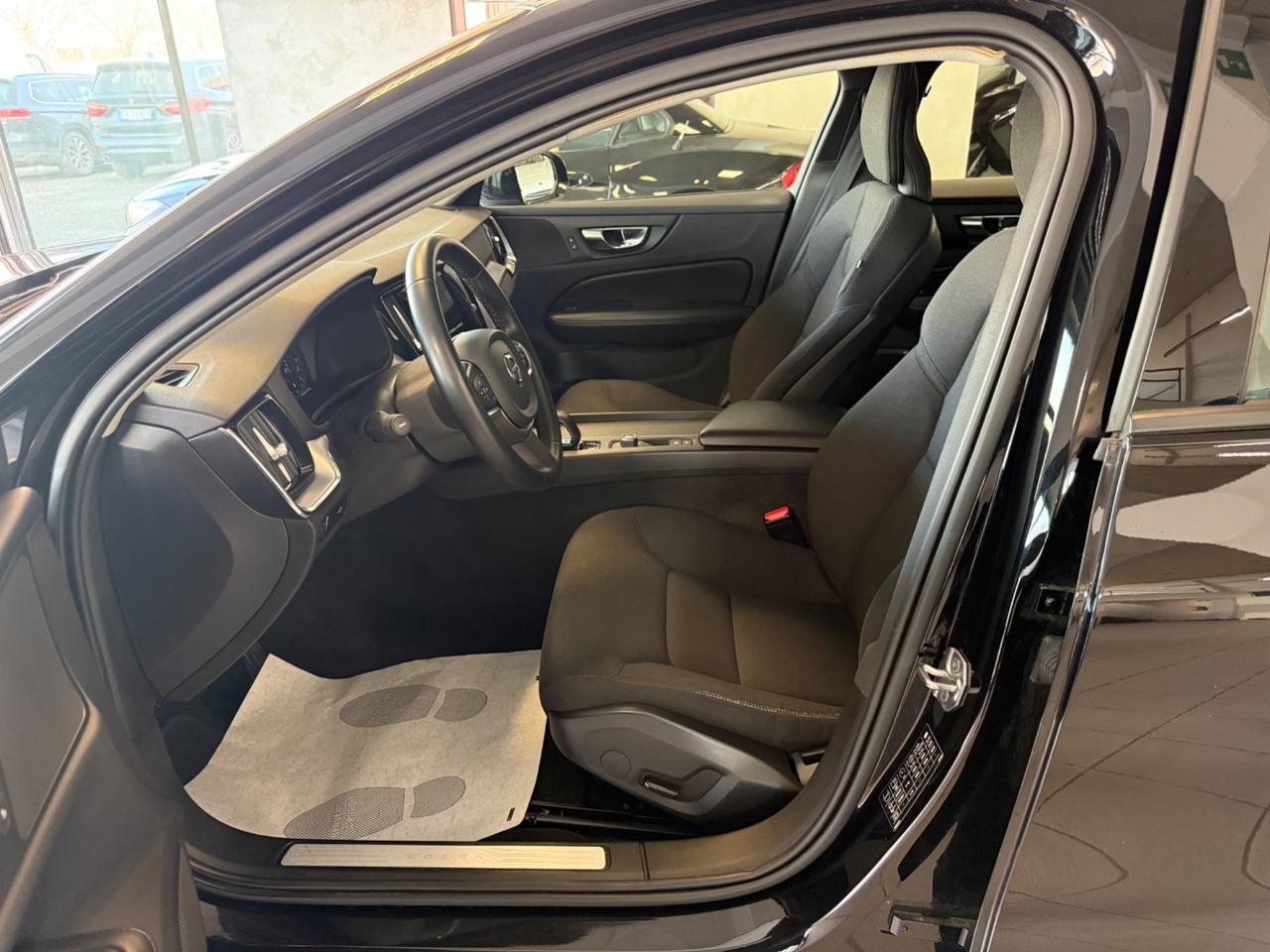 Volvo V60 B4 (d) Geartronic Momentum Business