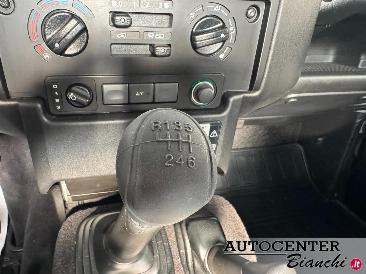 Land Rover Defender 90 SW Defender 90 2.4 td SE SW