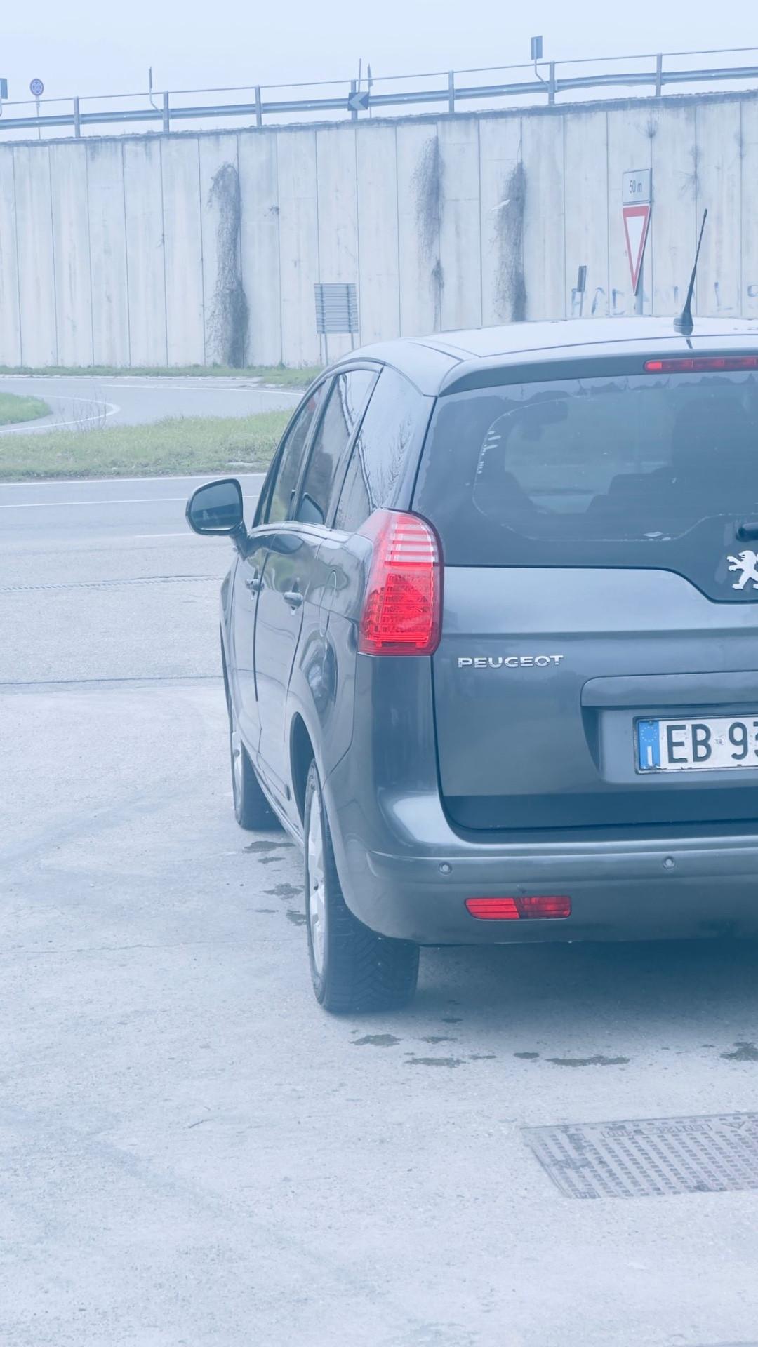 Peugeot 5008 1.6 VTi 120CV Premium