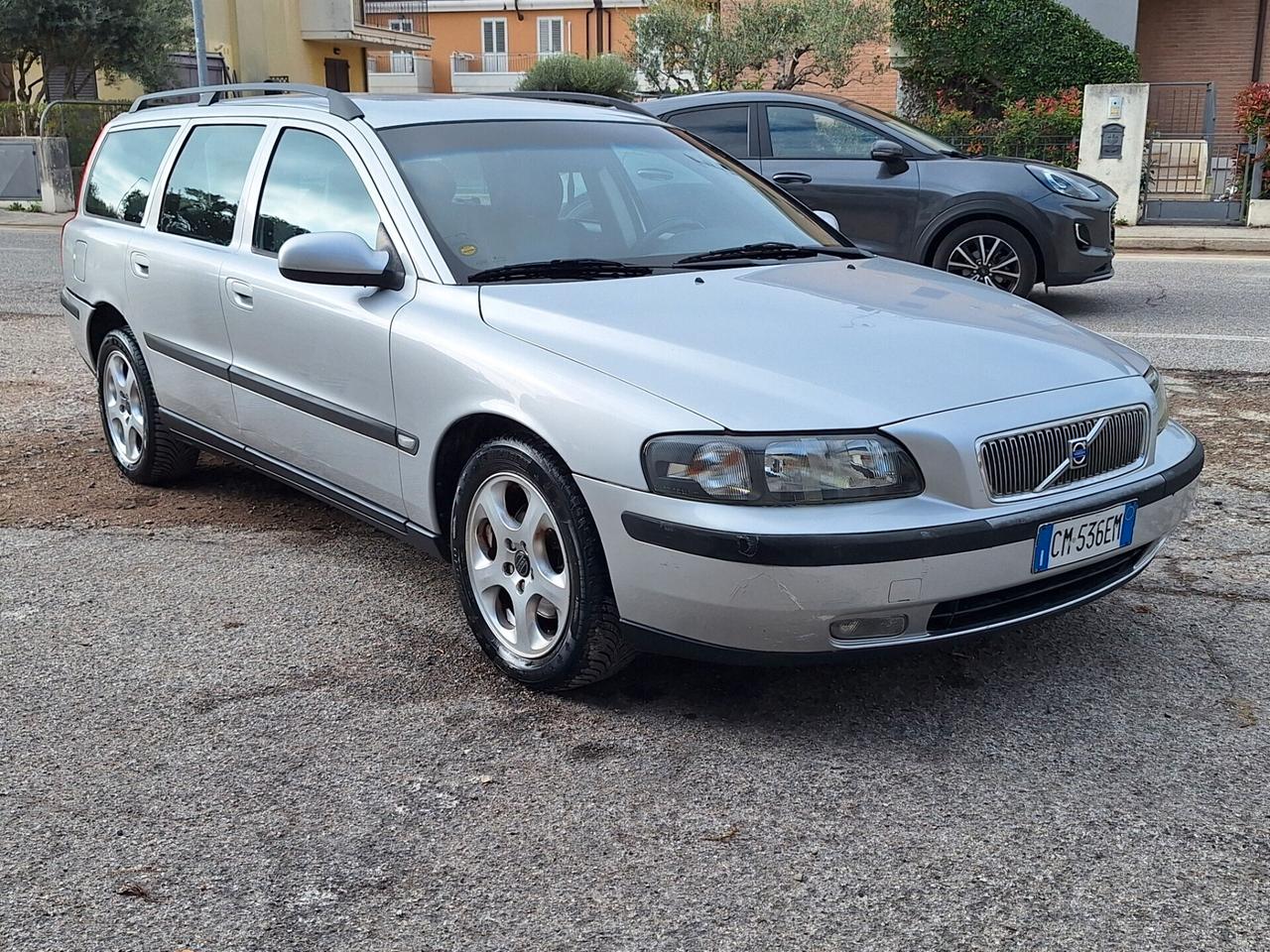 Volvo V70/XC70 V70 2.4 D5 20V cat Momentum FAMIGLIARE